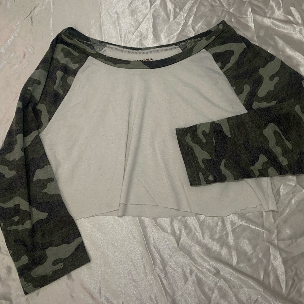 🔥 2/$12 camo sleeve crop top